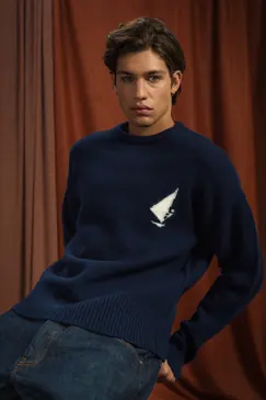 Camisola navy com o veleiro Mike Davis ao peito